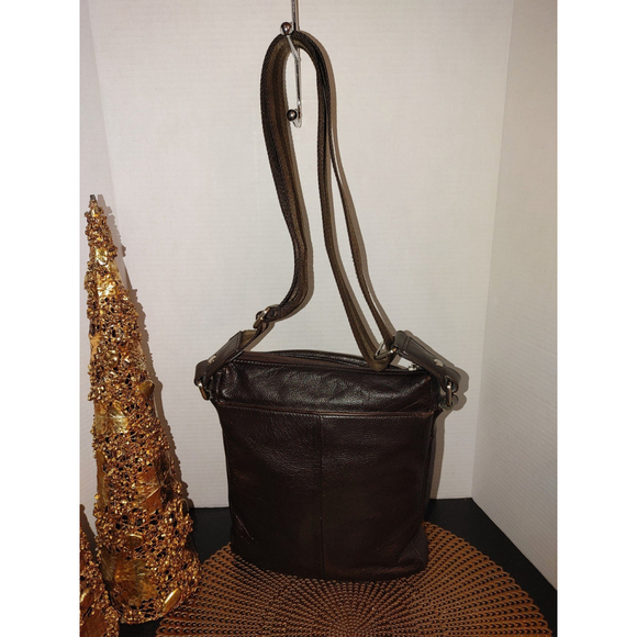 Danier Leather Crossbody - Picture 4 of 8